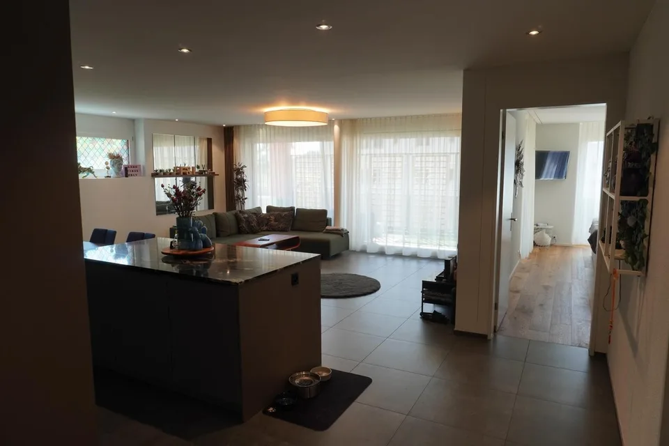 Exklusive 2.5(+) Zimmer-Eigentumswohnung mit luxuriösem Ausbau zu vermieten