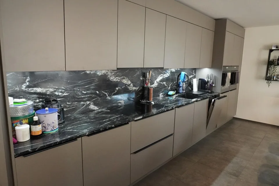 Exklusive 2.5(+) Zimmer-Eigentumswohnung mit luxuriösem Ausbau zu vermieten
