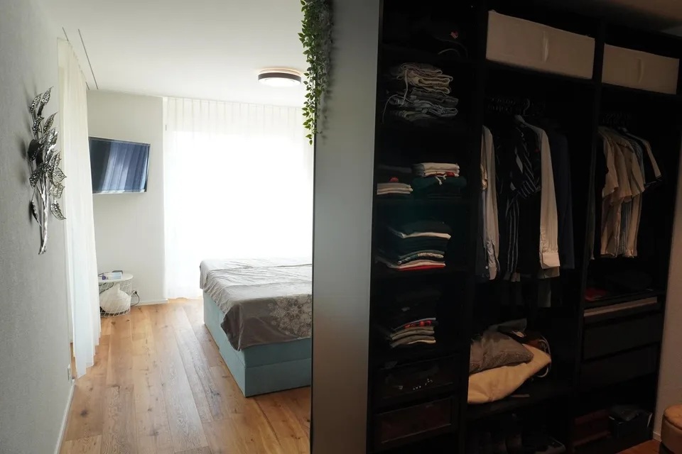 Exklusive 2.5(+) Zimmer-Eigentumswohnung mit luxuriösem Ausbau zu vermieten
