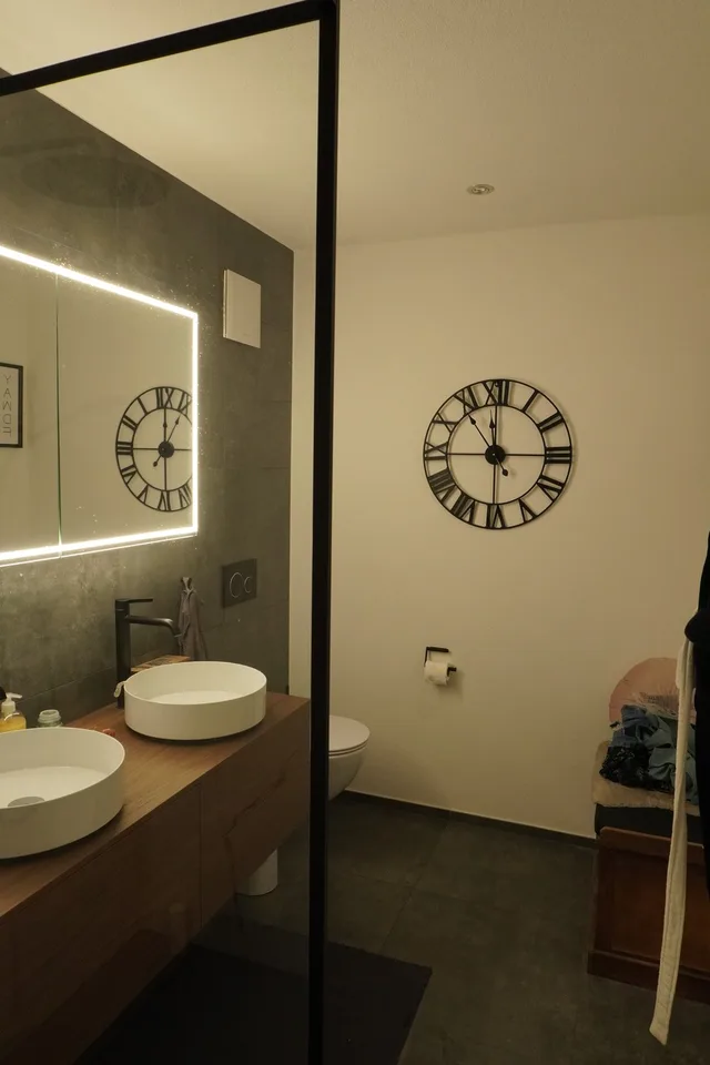 Exklusive 2.5(+) Zimmer-Eigentumswohnung mit luxuriösem Ausbau zu vermieten