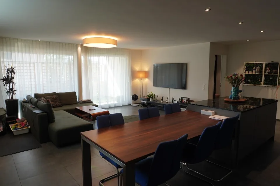 Exklusive 2.5(+) Zimmer-Eigentumswohnung mit luxuriösem Ausbau zu vermieten