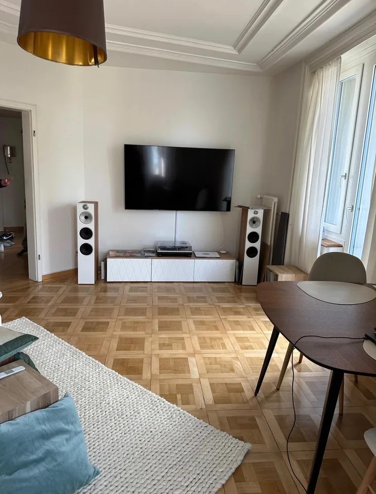 Helles Zimmer in grosser Wohnung direkt beim Bahnhof Thalwil – ab sofort