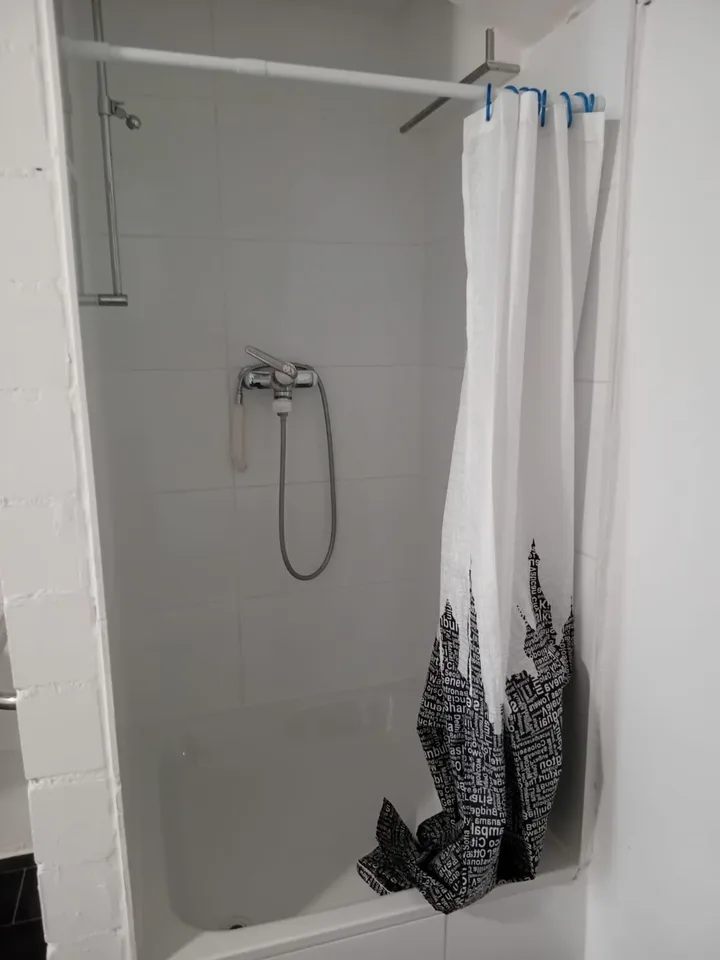 Möbliertes Zimmer