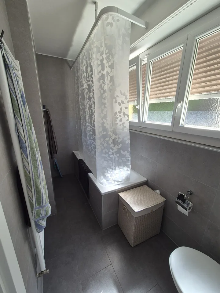 Appartement 3 pièces rénové avec Ascenseur