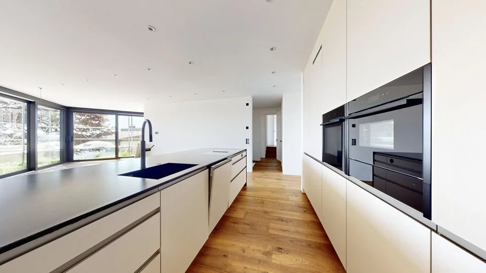 EXKLUSIVE 4.5 ZIMMER WOHNUNG MIT PANORAMA AUSSICHT UND GROSSEM AUSSENBEREICH