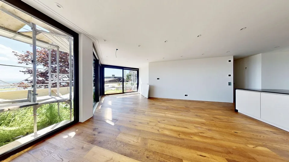 EXKLUSIVE 4.5 ZIMMER WOHNUNG MIT PANORAMA AUSSICHT UND GROSSEM AUSSENBEREICH