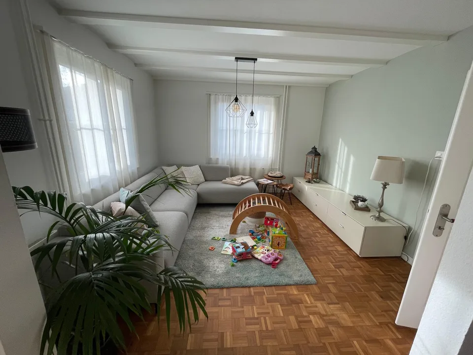 Helle 4-Zimmer-Wohnung mit grossem Garten an ruhiger Lage