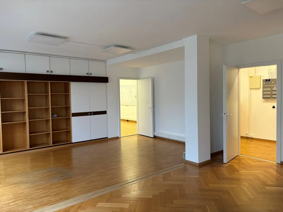 Bureau de 238 m2 à deux pas de la gare – Foto 5 von 9