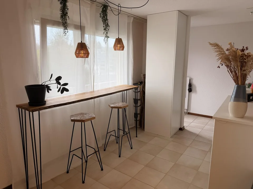 Charmante 2.5-Zimmer-Maisonette mit 30 m² Dachterrasse und Cheminée in Berikon