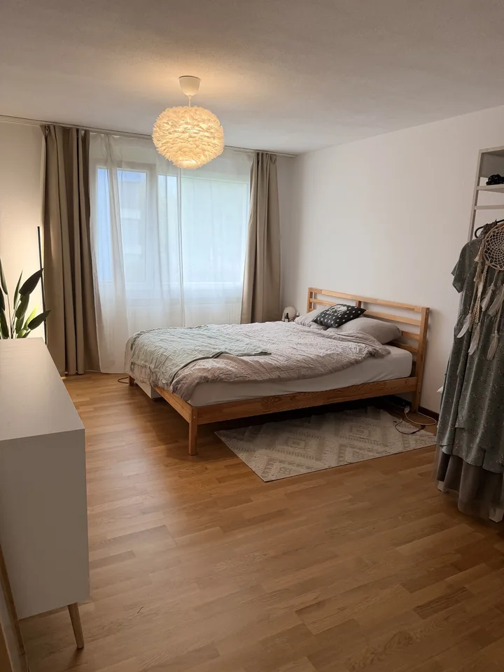 Charmante 2.5-Zimmer-Maisonette mit 30 m² Dachterrasse und Cheminée in Berikon