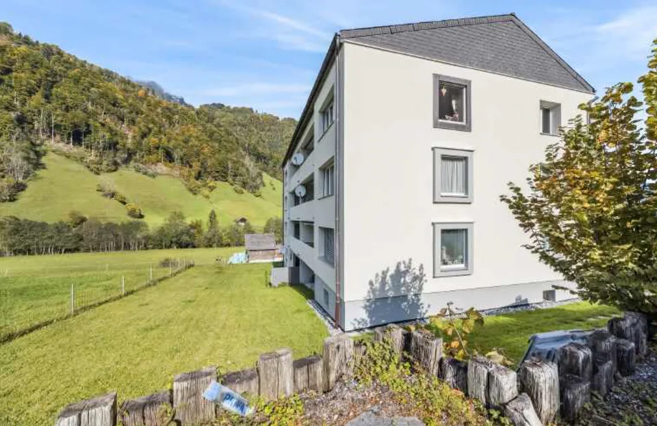 Moderne 4.5-Zimmer-Wohnung mit traumhaftem Rundblick auf den Tödi und Vrenelisgärtli etc.