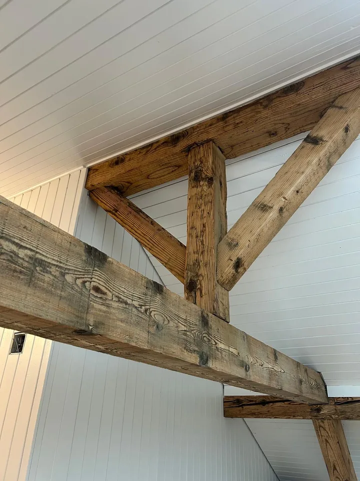 Charmante 3.5-Zimmer-Dachwohnung in Schiers, frisch restauriert