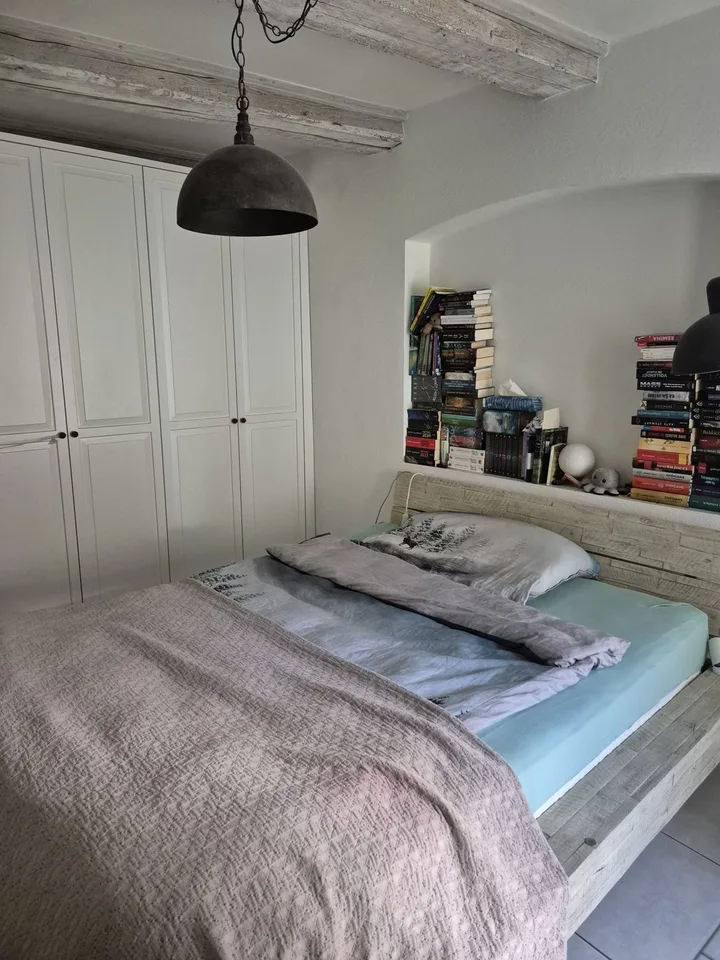 Temporäre Untervermietung – möblierte 2.5-Zimmer-Wohnung in der Altstadt mit Balkon