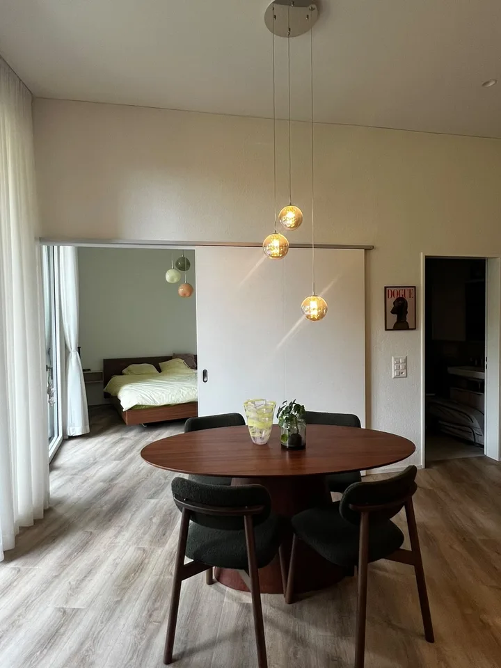 2.5 Zimmer Wohnung mit toller Lage - grossen Terrasse - 3.30m hohe Decken