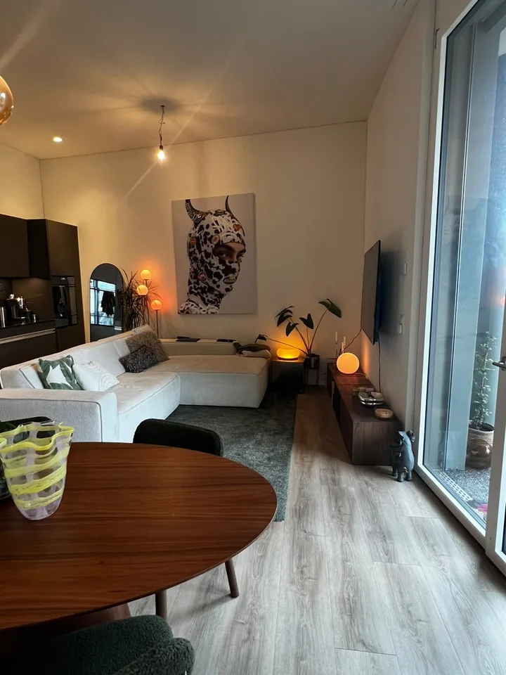 2.5 Zimmer Wohnung mit toller Lage - grossen Terrasse - 3.30m hohe Decken