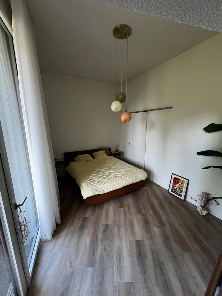 2.5 Zimmer Wohnung mit toller Lage - grossen Terrasse - 3.30m hohe Decken