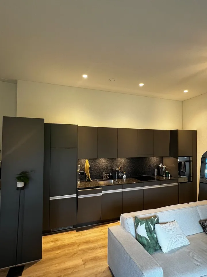 2.5 Zimmer Wohnung mit toller Lage - grossen Terrasse - 3.30m hohe Decken