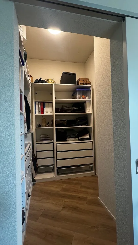 2.5 Zimmer Wohnung mit toller Lage - grossen Terrasse - 3.30m hohe Decken