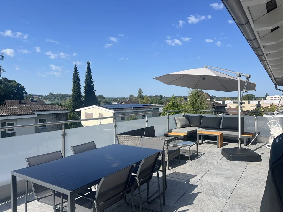 3.5-Zimmer-Dachwohnung mit grosser Terrasse & Seeblick in Pfäffikon ZH