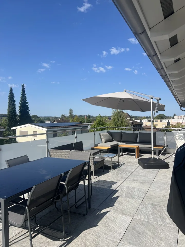 3.5-Zimmer-Dachwohnung mit grosser Terrasse & Seeblick in Pfäffikon ZH