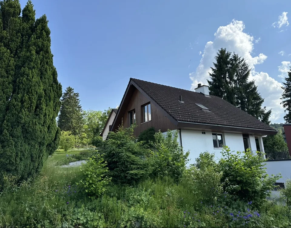 Cozy Room in a Well-Maintained Detached House with Garden