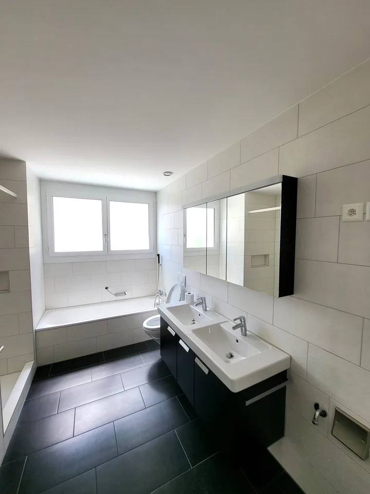 Helle und moderne 3.5 Zimmerwohnung mit Gartensitzplatz zu vermieten