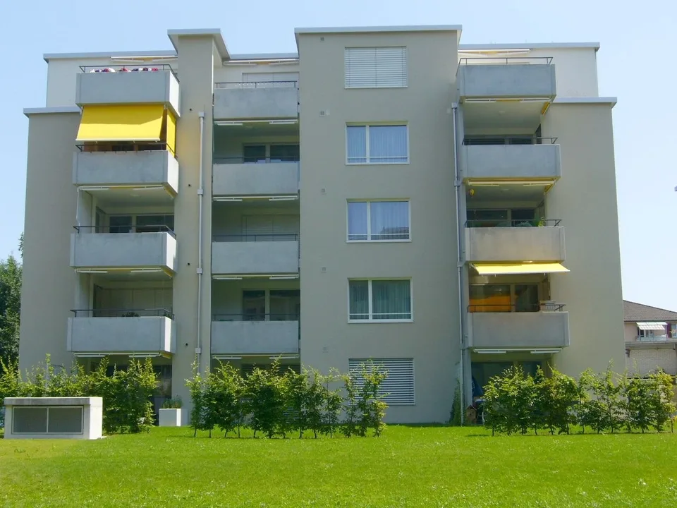 Helle und moderne 3.5 Zimmerwohnung mit Gartensitzplatz zu vermieten