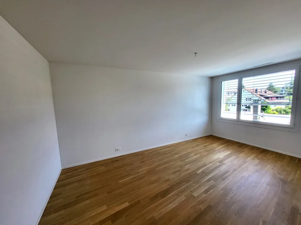 Helle und moderne 3.5 Zimmerwohnung mit Gartensitzplatz zu vermieten