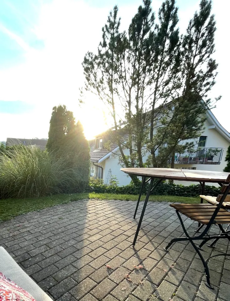 Einfamilienhausflair mit eigenen Garten und Sitzplatz