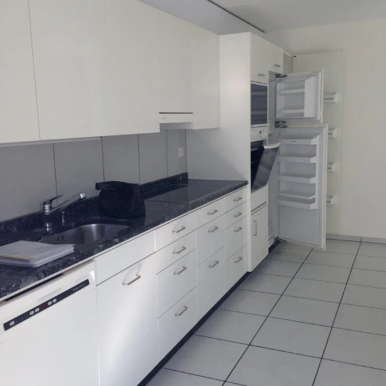 Bright & Spacious 3.5-Room Apartment in Zollikerberg – Lease Takeover from 1 November