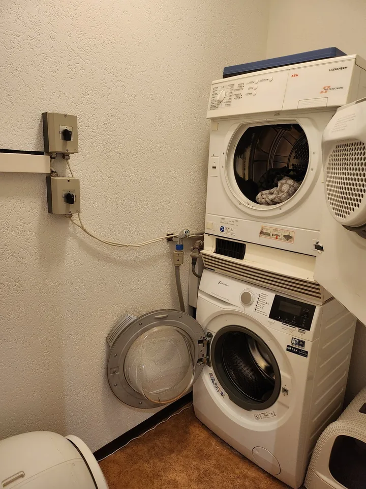 GROSSE WOHNUNG NÄHE BADEN