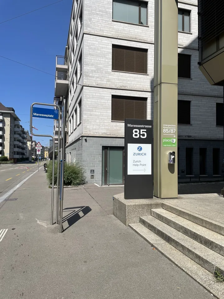 Sichern Sie sich Ihren Garagenstellplatz für Kleinwagen (Smart-Grösse) für nur CHF 140.00 pro Monat! – foto 2 di 9
