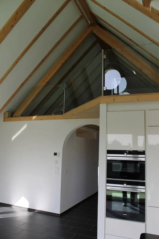 "Grosse Dachwohnung mit Balkon inklusive Galerie in PlusEnergie-Haus"