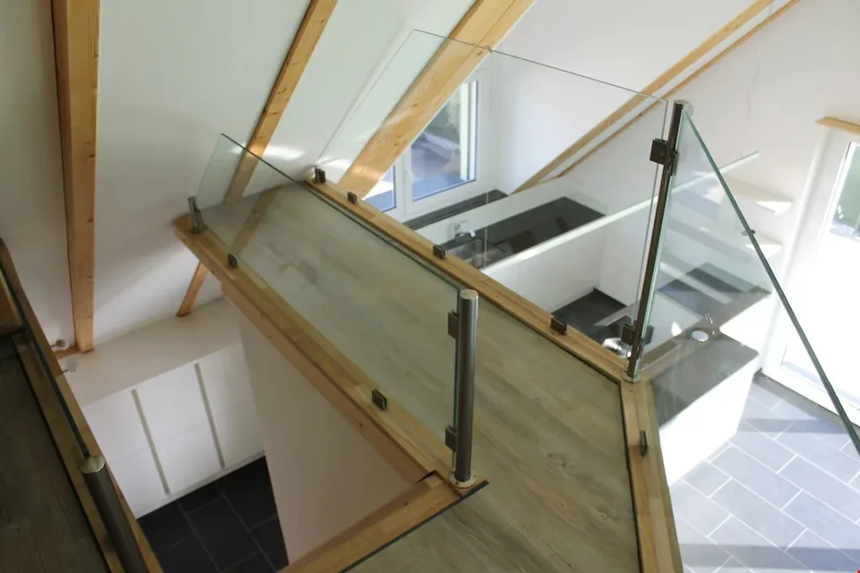 "Grosse Dachwohnung mit Balkon inklusive Galerie in PlusEnergie-Haus"