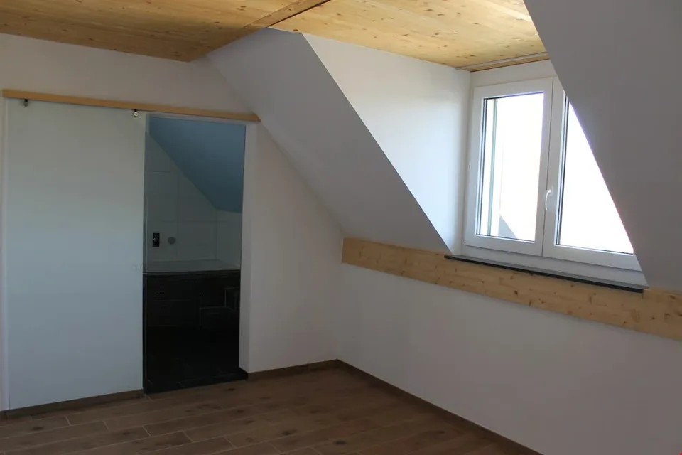 "Grosse Dachwohnung mit Balkon inklusive Galerie in PlusEnergie-Haus"