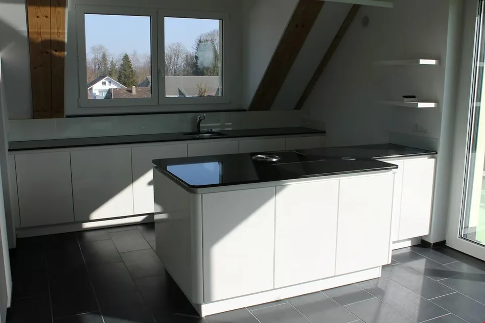 "Grosse Dachwohnung mit Balkon inklusive Galerie in PlusEnergie-Haus"