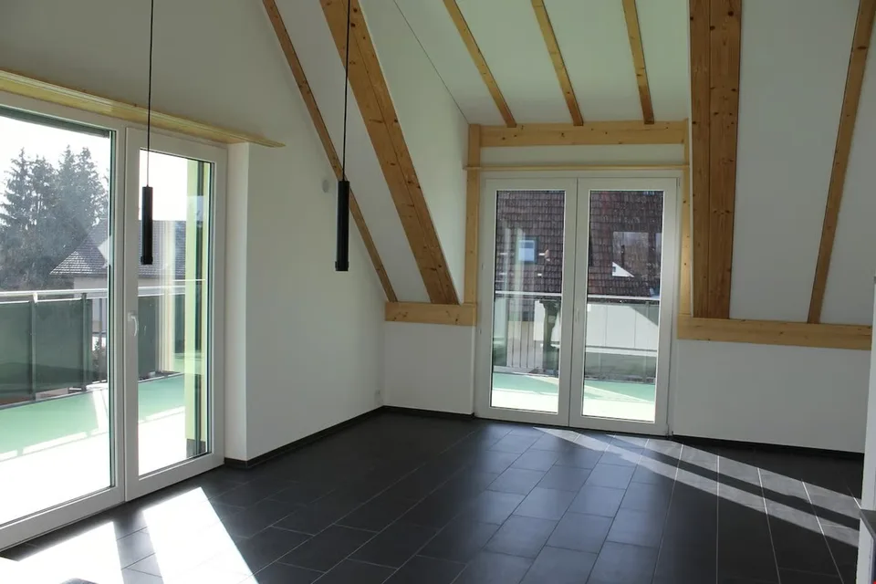 "Grosse Dachwohnung mit Balkon inklusive Galerie in PlusEnergie-Haus"