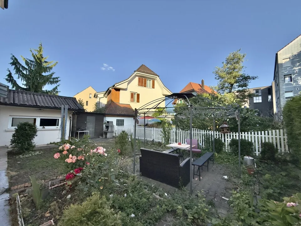 ATTRAKTIVES MEHRFAMILIENHAUS IN ZENTRALER LAGE - TOP RENDITE 5.8 % – Foto 3 von 11