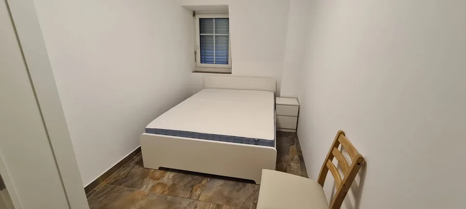 GUTES & GÜNSTIGES MÖBLIERTES ZIMMER / GOOD & CHEAP FURNISHED ROOM – foto 2 di 7