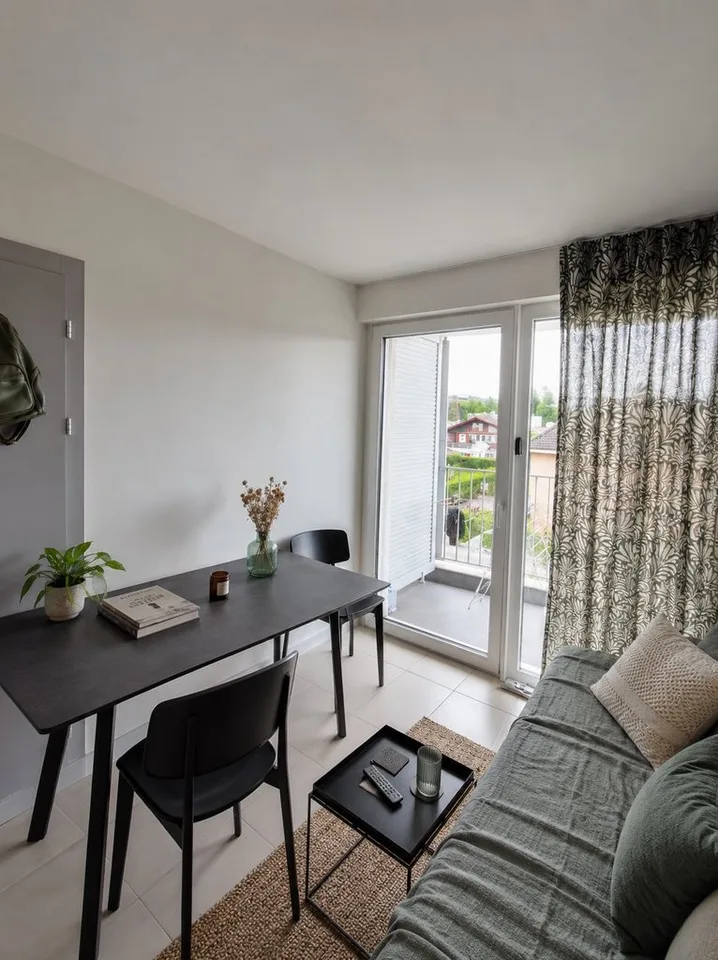 Joli studio avec balcon et cuisine aménagée