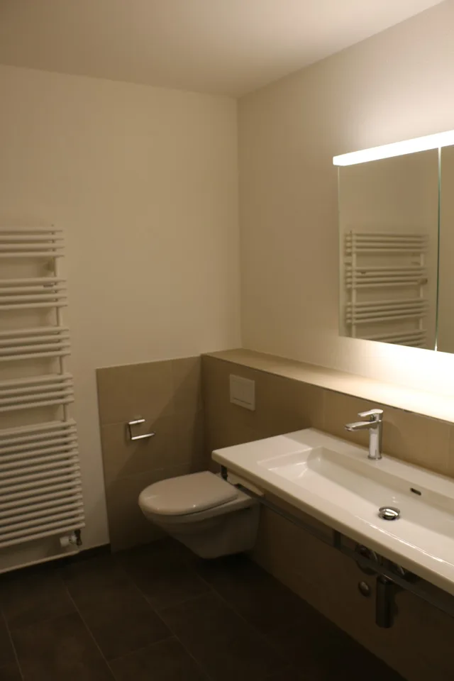 Attraktive 4.5-Zimmer-Wohnung mit Balkon und eigenem Waschturm – Foto 5 von 8