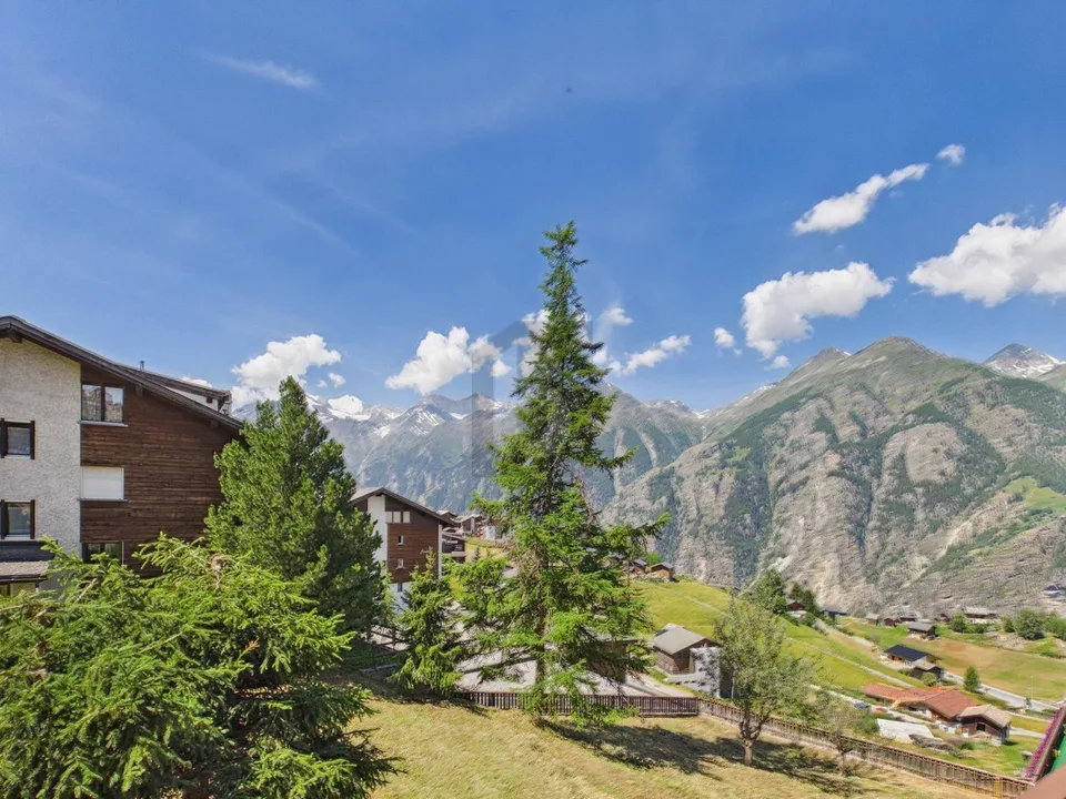 SONNENVERWÖHNT IN DER WALLISER BERGWELT – Foto 1 von 13