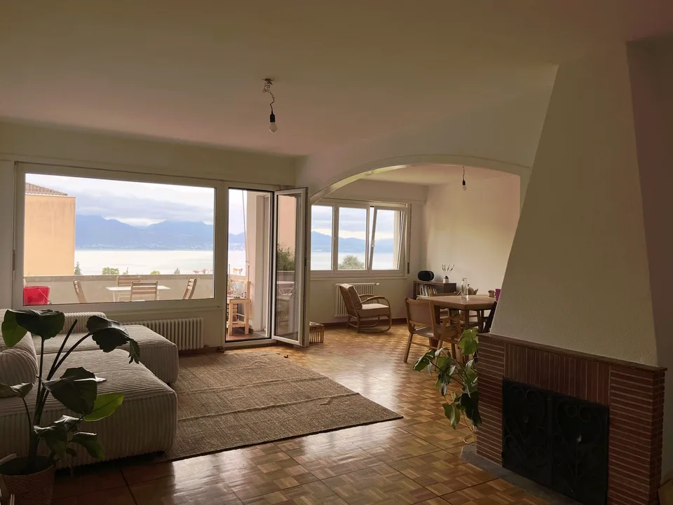 Geräumige 6-Zimmer-Wohnung (4 Schlafzimmer und Doppelsalon) mit Aussicht in Pully