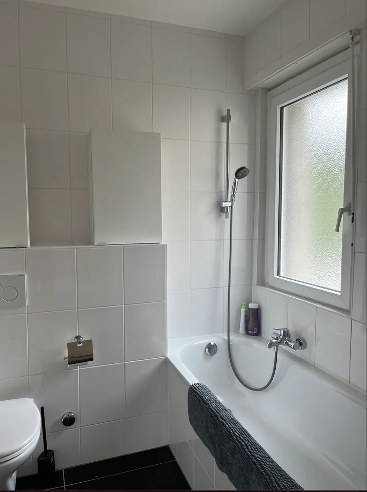 Geräumige 6-Zimmer-Wohnung (4 Schlafzimmer und Doppelsalon) mit Aussicht in Pully