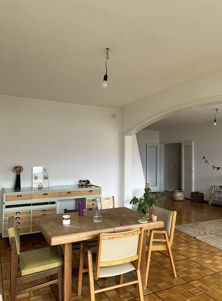 Geräumige 6-Zimmer-Wohnung (4 Schlafzimmer und Doppelsalon) mit Aussicht in Pully