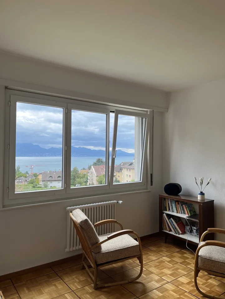 Geräumige 6-Zimmer-Wohnung (4 Schlafzimmer und Doppelsalon) mit Aussicht in Pully