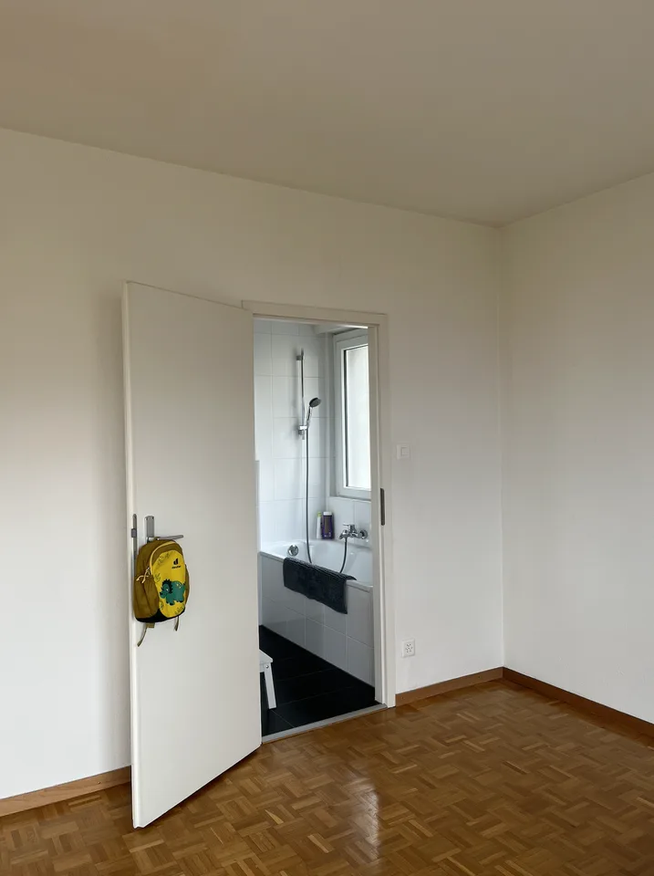 Geräumige 6-Zimmer-Wohnung (4 Schlafzimmer und Doppelsalon) mit Aussicht in Pully