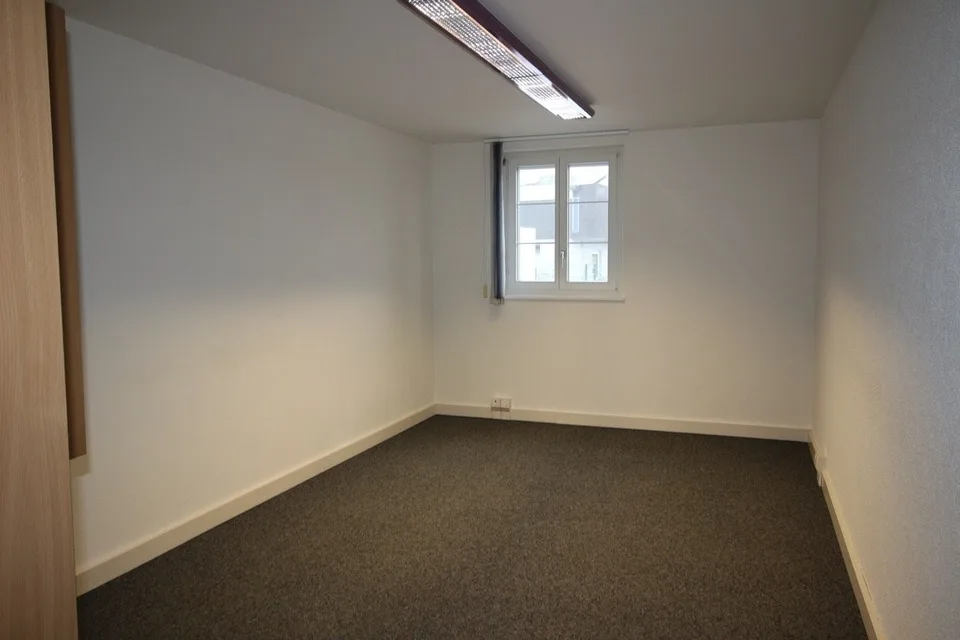 À louer ? Local commercial / bureaux d?environ 80 m² – photo 9 sur 13