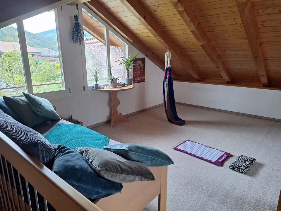 WG-ZIMMER MIT GROSSER GALERIE