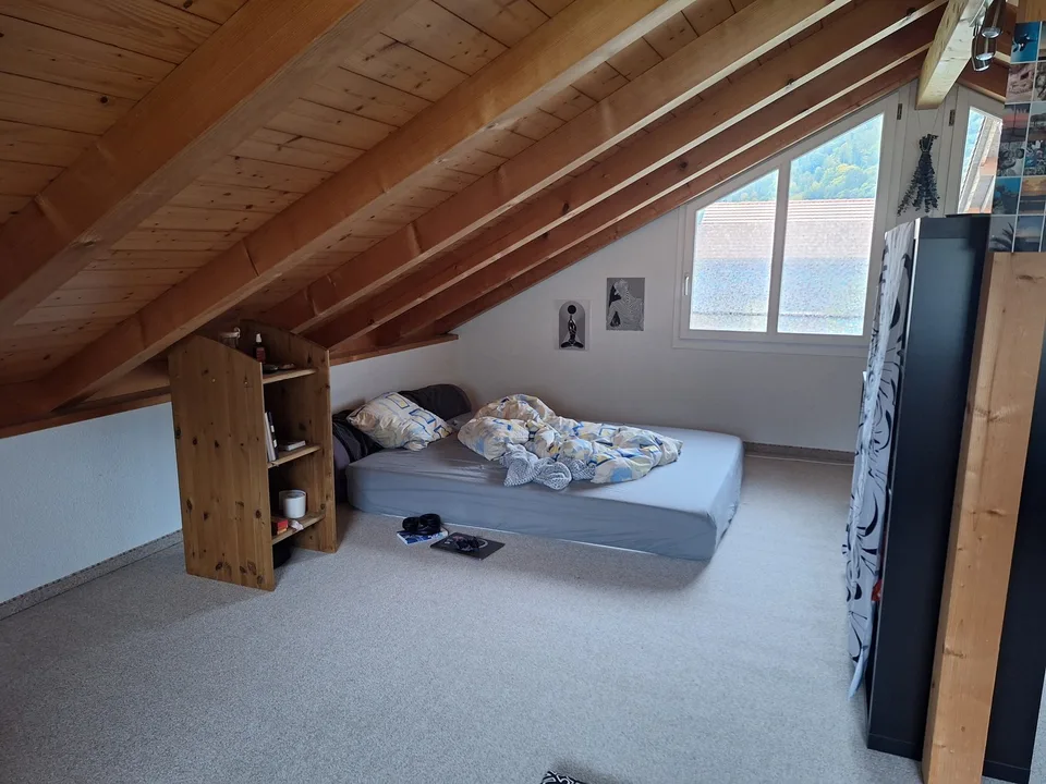 WG-ZIMMER MIT GROSSER GALERIE